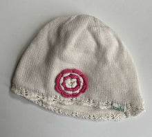 Load image into Gallery viewer, Toshi baby girl size S (52cms) white knitted beanie hat pink flower, VGUC
