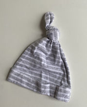 Load image into Gallery viewer, Miann &amp; Co. baby size approx. 0-6 months grey white stripe knotted beanie, VGUC
