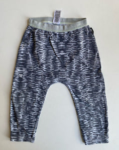 Bonds baby boy size 12-18 months grey black patterned leggings pants, GUC