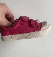 Load image into Gallery viewer, Clarks baby toddler girls size EUR 20/US 4.5 pink canvas sneakers shoes, VGUC
