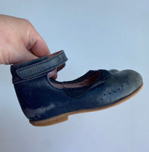 Load image into Gallery viewer, Jacadi kids girls size EUR 24 navy blue Mary Jane shoes leather, play condition
