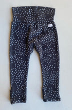 Load image into Gallery viewer, Bonds baby size 0-3 months grey spotted ribbed leggings pants, VGUC
