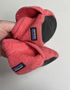 Patagonia baby size 6-12 months pink fluffy warm booties shoes, GUC