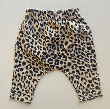 Load image into Gallery viewer, Cotton On baby size newborn beige black leopard print leggings pants, VGUC
