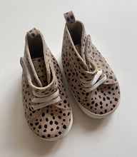 Load image into Gallery viewer, Pretty Brave baby girl size M (6-12 months) beige spotted soft sole shoes, VGUC
