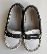 Load image into Gallery viewer, Willow &amp; Me kids boys size 26 white leather loafer shoes blue trim, GUC
