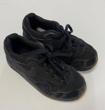 Load image into Gallery viewer, Nike kids unisex size US 13/EUR 31 black lace up sneakers suede shoes, VGUC
