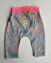 Load image into Gallery viewer, Bonds baby girl size 0-3 months grey neon pink floral leggings pants, VGUC
