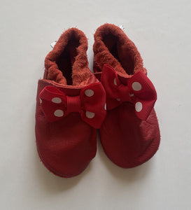 Shu Shu baby girl size approx. 0-6 months red leather soft sole shoes bows, VGUC