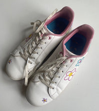 Load image into Gallery viewer, Clarks kids teen size EUR 38 white sneakers shoes pink flowers lace up, VGUC
