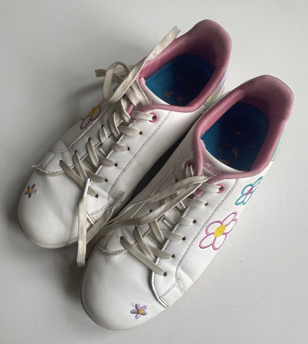 Clarks kids teen size EUR 38 white sneakers shoes pink flowers lace up, VGUC