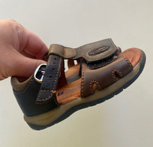 Load image into Gallery viewer, Clarks kids toddler size 4.5 brown black leather sandals shoes buckle, VGUC
