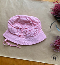 Load image into Gallery viewer, Bebe by Minihaha baby girl size XS pink gathered sun hat Summer, VGUC
