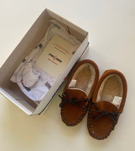 Load image into Gallery viewer, Minnetonka kids size 8 brown leather moccasin shoes warm handmade, BNWT
