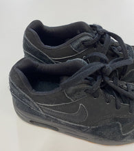 Load image into Gallery viewer, Nike kids unisex size US 13/EUR 31 black lace up sneakers suede shoes, VGUC
