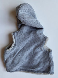 Country Road baby size 6-12 months grey knit fluffy reversible hooded vest, VGUC