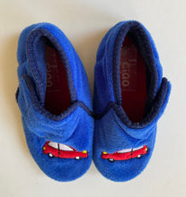 Load image into Gallery viewer, Ciao kids boys size 10 US/9 UK blue soft fluffy warmslippers shoes red car
