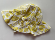 Load image into Gallery viewer, Obaibi baby girl size 45 (6-12 months) white yellow floral sun hat, VGUC
