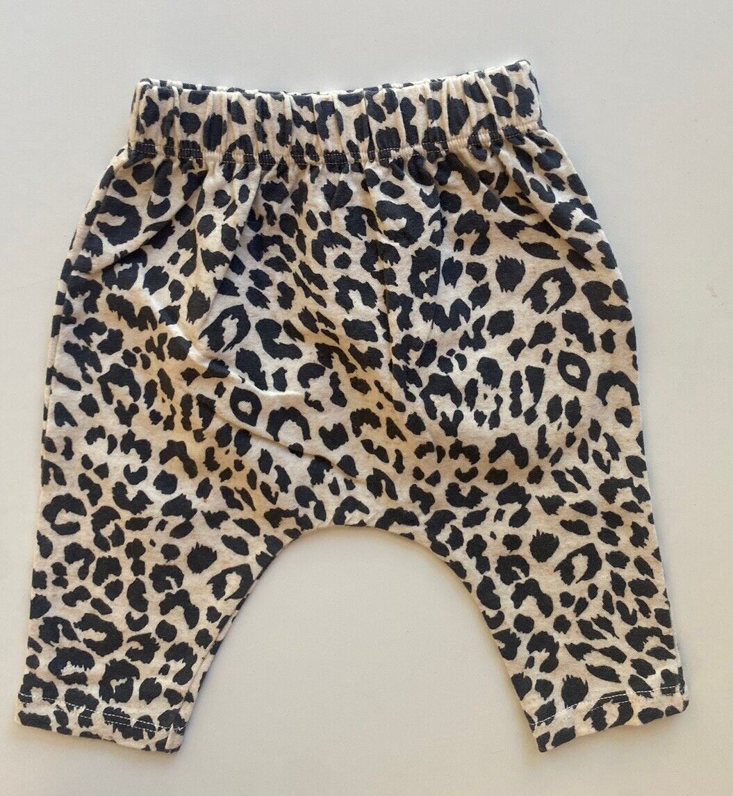 Cotton On baby size newborn beige black leopard print leggings pants, VGUC