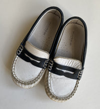 Load image into Gallery viewer, Willow &amp; Me kids boys size 26 white leather loafer shoes blue trim, GUC
