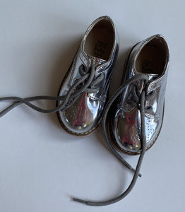 Zara baby girl size 20 metallic silver lace up shoes stars, EUC