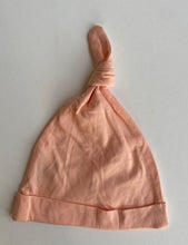 Load image into Gallery viewer, Miann &amp; Co. baby girl size approx. 0-6 months pink knotted beanie hat, EUC
