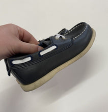 Load image into Gallery viewer, KID boys kids size 9 navy blue casual boat shoes pull on, VGUC
