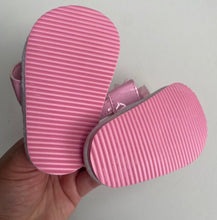 Load image into Gallery viewer, Little Me baby girl size 11cms (approx. 0-6 months) pink thongs sandals, EUC
