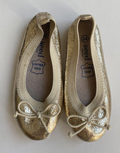 Load image into Gallery viewer, Seed kids girls size 24 gold ballet flat shoes bow leather, EUC
