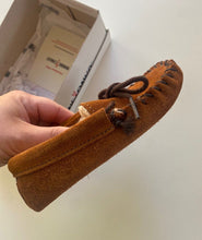 Load image into Gallery viewer, Minnetonka kids size 8 brown leather moccasin shoes warm handmade, BNWT
