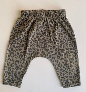 Cotton On baby size 3-6 months green black leopard print leggings pants, VGUC