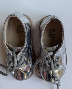 Zara baby girl size 20 metallic silver lace up shoes stars, EUC