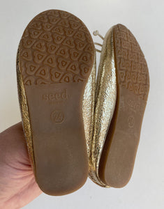 Seed kids girls size 24 gold ballet flat shoes bow leather, EUC