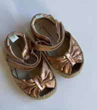 Load image into Gallery viewer, Tip Toe Joey kids girls size US 6/EUR 21 rose gold sandals shoes, VGUC
