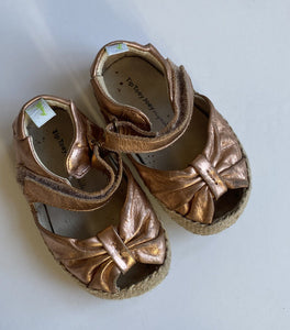 Tip Toe Joey kids girls size US 6/EUR 21 rose gold sandals shoes, VGUC