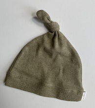 Load image into Gallery viewer, Toshi baby size XS (43cms) unisex green knotted beanie hat, VGUC
