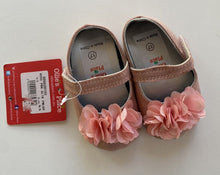 Load image into Gallery viewer, Ollie&#39;s Place baby girl size 17 pink glitter flower soft sole shoes, BNWT
