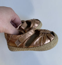 Load image into Gallery viewer, Tip Toe Joey kids girls size US 6/EUR 21 rose gold sandals shoes, VGUC
