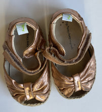 Load image into Gallery viewer, Tip Toe Joey kids girls size US 6/EUR 21 rose gold sandals shoes, VGUC
