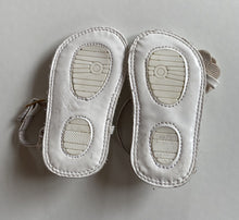 Load image into Gallery viewer, Seed baby girl size 3-6 months white sandal shoes gold flower, VGUC
