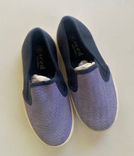 Load image into Gallery viewer, Seed kids boys size 26 navy blue stripe canvas flat pull on shoe, BNWT
